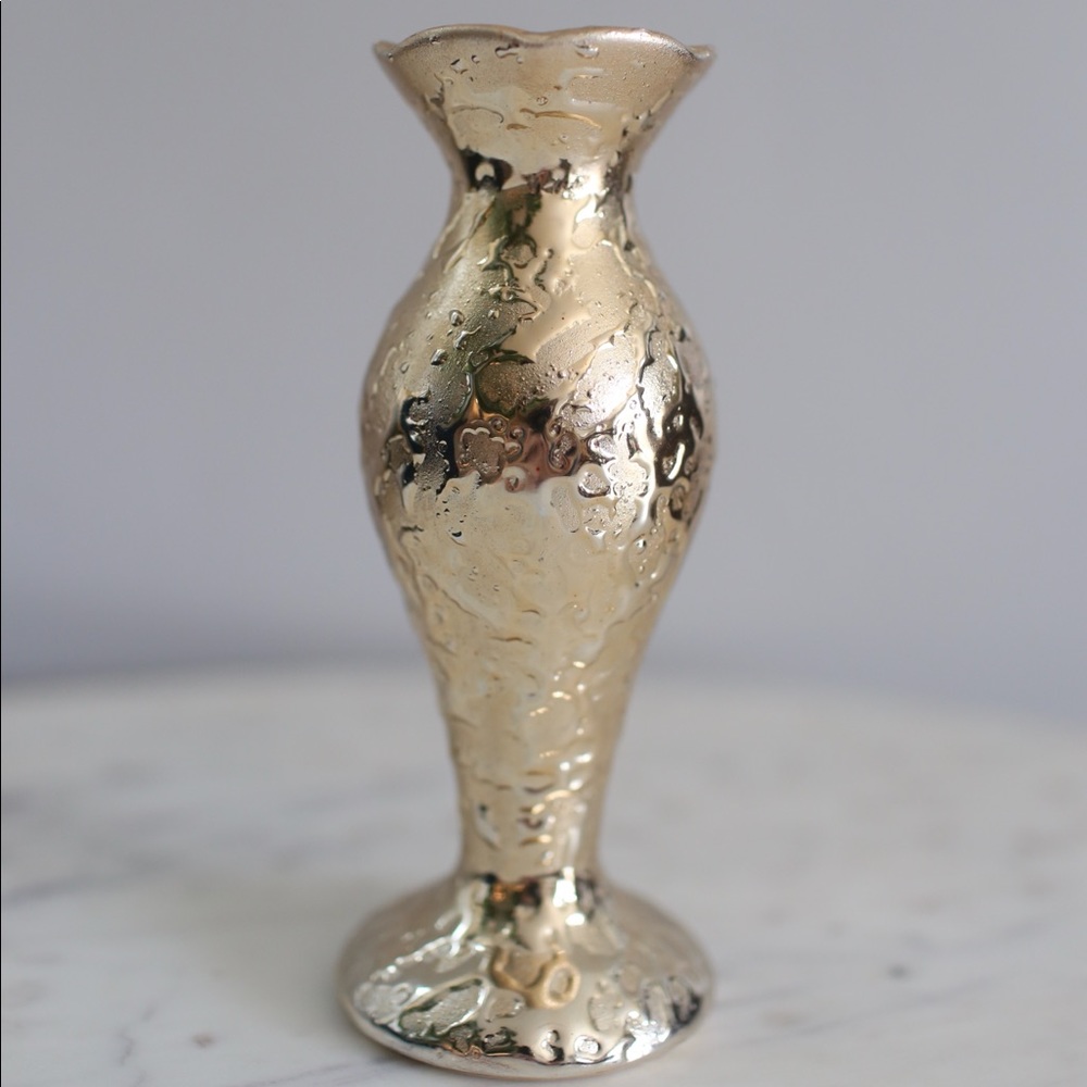 Textured gold candlestick holder